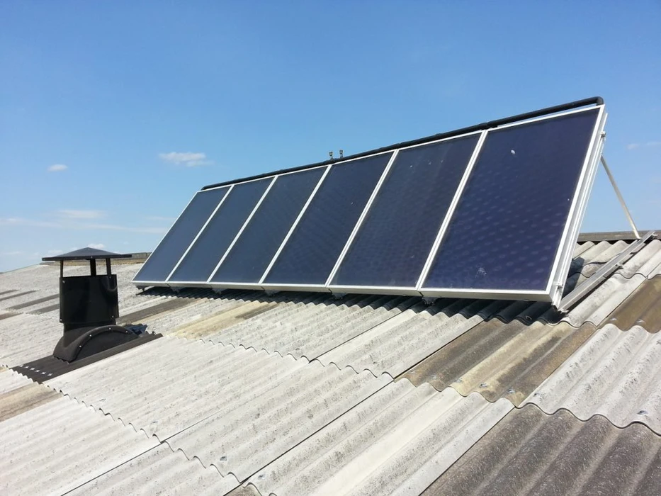 Installation de panneaux solaires thermiques sur toiture ondulée en fibrociment