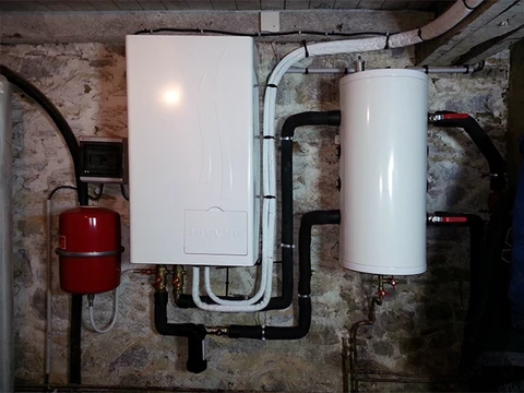 Cave ou sous-sol avec installation de chauffage central